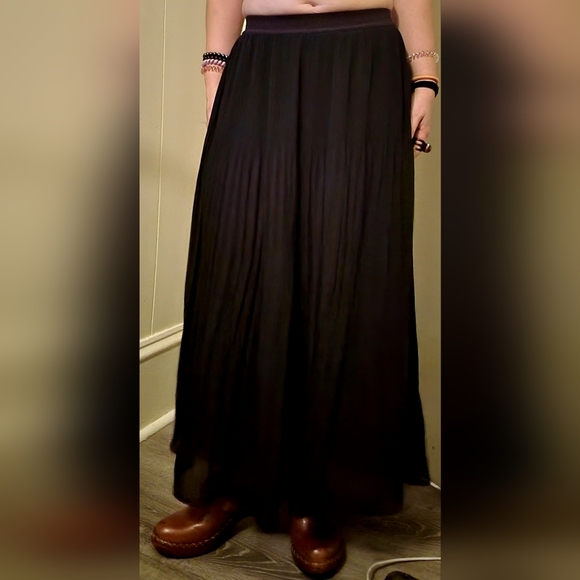 Long black layered skirt (sheer top layer) - Picture 4 of 7